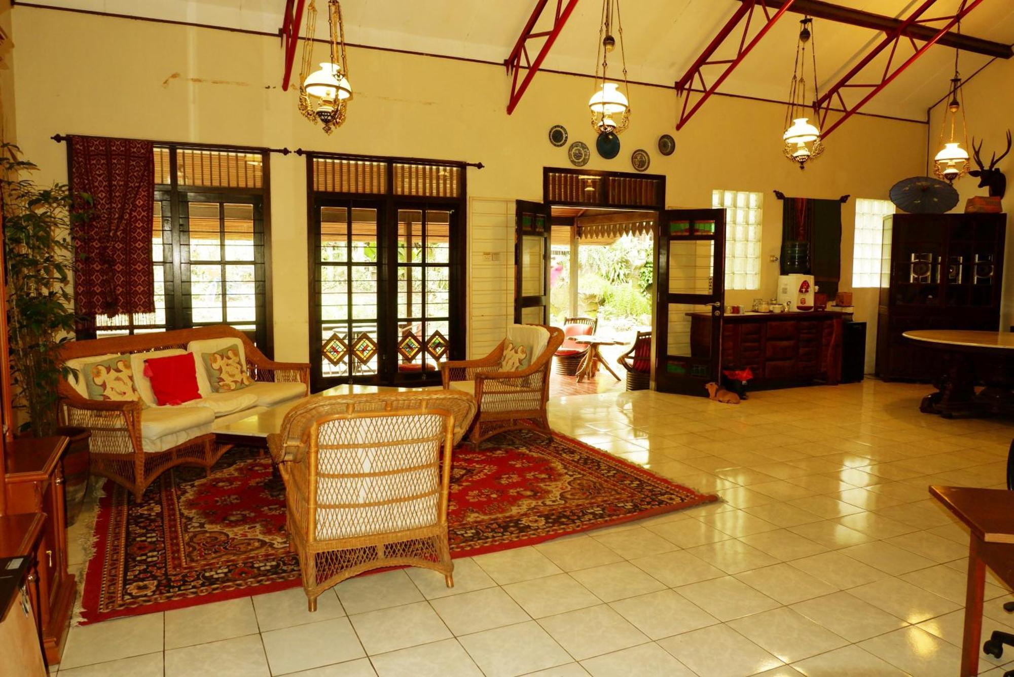 Cemara'S Homestay Batu  Ngoại thất bức ảnh